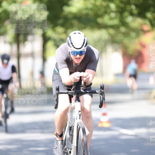 11.08.2024 - GEWOBA Citytriathlon Bremen H.Heesch http://msf.ph/oto/6782337 11.08.2024 11:51:01 Radfahren 742, 812, 892, 908, 934 meine-sportfotos.de