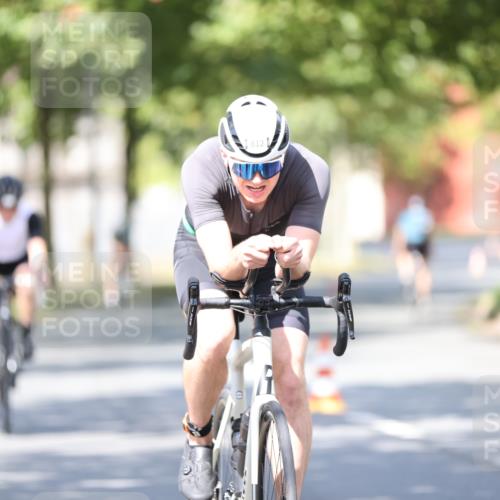 11.08.2024 - GEWOBA Citytriathlon Bremen H.Heesch http://msf.ph/oto/6782341 11.08.2024 11:51:01 Radfahren 742, 812, 892, 908, 934 meine-sportfotos.de
