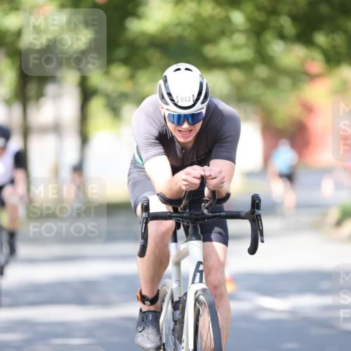 11.08.2024 - GEWOBA Citytriathlon Bremen H.Heesch http://msf.ph/oto/6782344 11.08.2024 11:51:01 Radfahren 742, 812, 892, 908, 934 meine-sportfotos.de
