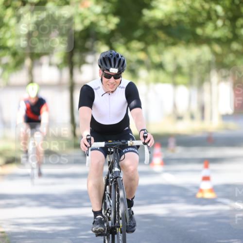 11.08.2024 - GEWOBA Citytriathlon Bremen H.Heesch http://msf.ph/oto/6782353 11.08.2024 11:51:02 Radfahren 742, 812, 892, 908, 934 meine-sportfotos.de