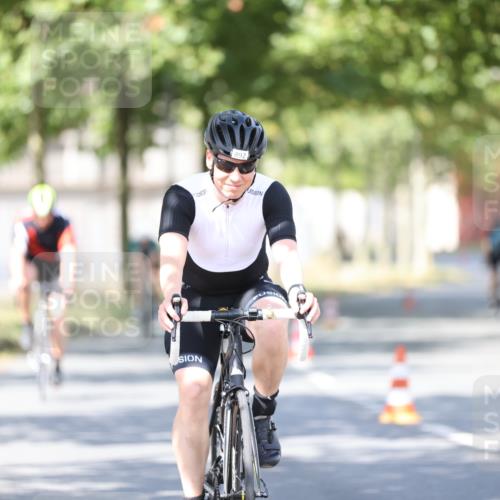 11.08.2024 - GEWOBA Citytriathlon Bremen H.Heesch http://msf.ph/oto/6782361 11.08.2024 11:51:02 Radfahren 742, 812, 892, 908, 934 meine-sportfotos.de