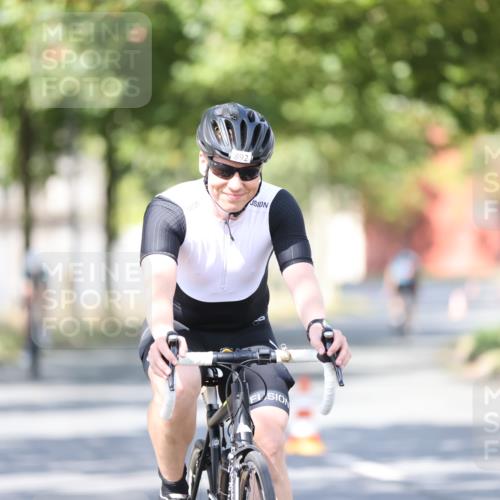 11.08.2024 - GEWOBA Citytriathlon Bremen H.Heesch http://msf.ph/oto/6782383 11.08.2024 11:51:02 Radfahren 742, 812, 892, 908, 934 meine-sportfotos.de