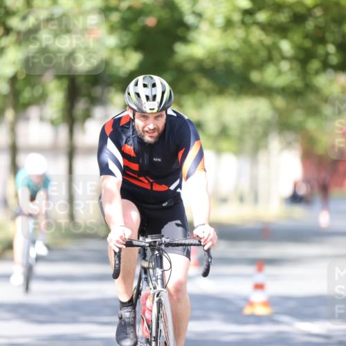 11.08.2024 - GEWOBA Citytriathlon Bremen H.Heesch http://msf.ph/oto/6782404 11.08.2024 11:51:04 Radfahren 742, 812, 892, 908, 934 meine-sportfotos.de