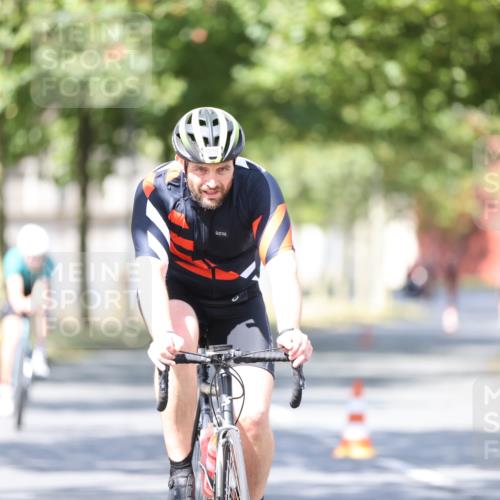 11.08.2024 - GEWOBA Citytriathlon Bremen H.Heesch http://msf.ph/oto/6782408 11.08.2024 11:51:05 Radfahren 742, 803, 812, 863, 892, 908, 934 meine-sportfotos.de