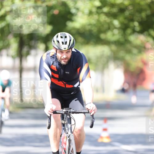11.08.2024 - GEWOBA Citytriathlon Bremen H.Heesch http://msf.ph/oto/6782411 11.08.2024 11:51:05 Radfahren 742, 803, 812, 863, 892, 908, 934 meine-sportfotos.de