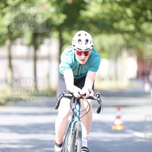 11.08.2024 - GEWOBA Citytriathlon Bremen H.Heesch http://msf.ph/oto/6782440 11.08.2024 11:51:07 Radfahren 742, 803, 812, 863, 892, 908, 934 meine-sportfotos.de