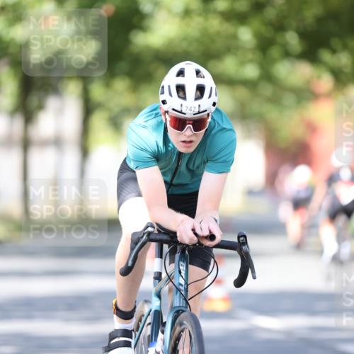 11.08.2024 - GEWOBA Citytriathlon Bremen H.Heesch http://msf.ph/oto/6782453 11.08.2024 11:51:07 Radfahren 742, 803, 812, 863, 892, 908, 934 meine-sportfotos.de