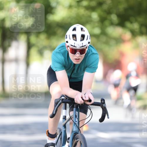 11.08.2024 - GEWOBA Citytriathlon Bremen H.Heesch http://msf.ph/oto/6782458 11.08.2024 11:51:07 Radfahren 742, 803, 812, 863, 892, 908, 934 meine-sportfotos.de