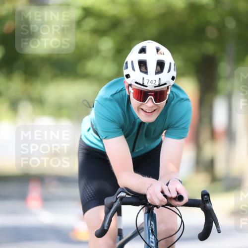 11.08.2024 - GEWOBA Citytriathlon Bremen H.Heesch http://msf.ph/oto/6782471 11.08.2024 11:51:07 Radfahren 742, 803, 812, 863, 892, 908, 934 meine-sportfotos.de