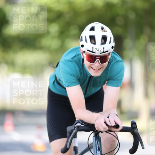 11.08.2024 - GEWOBA Citytriathlon Bremen H.Heesch http://msf.ph/oto/6782475 11.08.2024 11:51:07 Radfahren 742, 803, 812, 863, 892, 908, 934 meine-sportfotos.de