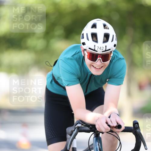 11.08.2024 - GEWOBA Citytriathlon Bremen H.Heesch http://msf.ph/oto/6782480 11.08.2024 11:51:07 Radfahren 742, 803, 812, 863, 892, 908, 934 meine-sportfotos.de