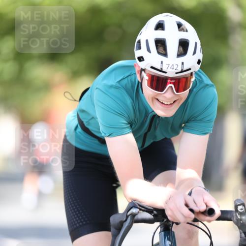 11.08.2024 - GEWOBA Citytriathlon Bremen H.Heesch http://msf.ph/oto/6782487 11.08.2024 11:51:07 Radfahren 742, 803, 812, 863, 892, 908, 934 meine-sportfotos.de