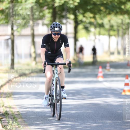 11.08.2024 - GEWOBA Citytriathlon Bremen H.Heesch http://msf.ph/oto/6782557 11.08.2024 11:51:30 Radfahren 793, 803, 863, 876, 993 meine-sportfotos.de