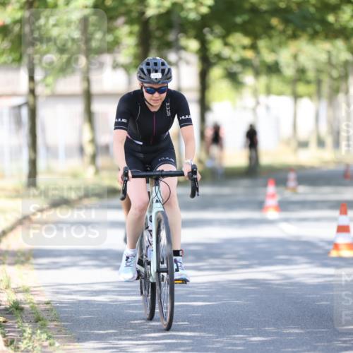 11.08.2024 - GEWOBA Citytriathlon Bremen H.Heesch http://msf.ph/oto/6782561 11.08.2024 11:51:30 Radfahren 793, 803, 863, 876, 993 meine-sportfotos.de