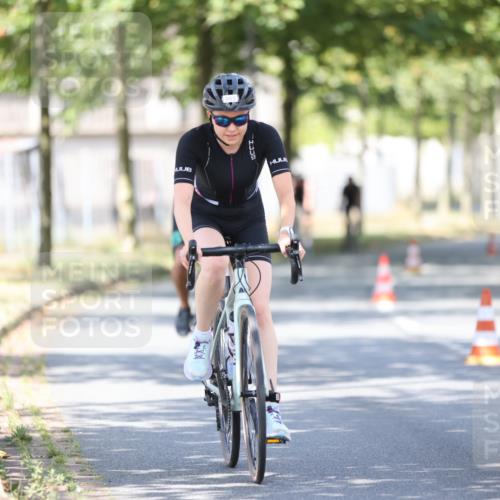 11.08.2024 - GEWOBA Citytriathlon Bremen H.Heesch http://msf.ph/oto/6782569 11.08.2024 11:51:30 Radfahren 793, 803, 863, 876, 993 meine-sportfotos.de