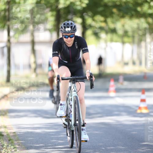 11.08.2024 - GEWOBA Citytriathlon Bremen H.Heesch http://msf.ph/oto/6782577 11.08.2024 11:51:30 Radfahren 793, 803, 863, 876, 993 meine-sportfotos.de