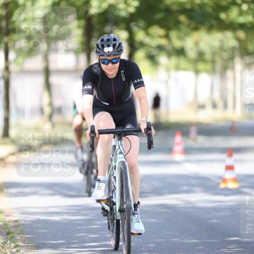 11.08.2024 - GEWOBA Citytriathlon Bremen H.Heesch http://msf.ph/oto/6782580 11.08.2024 11:51:30 Radfahren 793, 803, 863, 876, 993 meine-sportfotos.de