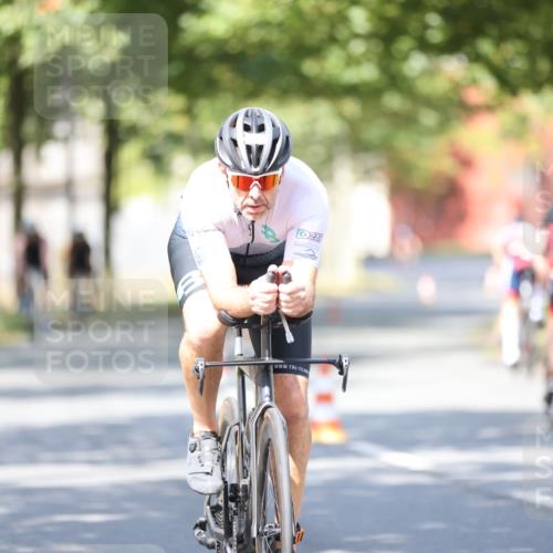 11.08.2024 - GEWOBA Citytriathlon Bremen H.Heesch http://msf.ph/oto/6782616 11.08.2024 11:51:32 Radfahren 793, 876, 993, 1034 meine-sportfotos.de