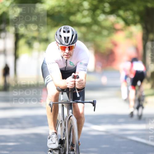 11.08.2024 - GEWOBA Citytriathlon Bremen H.Heesch http://msf.ph/oto/6782623 11.08.2024 11:51:32 Radfahren 793, 876, 993, 1034 meine-sportfotos.de