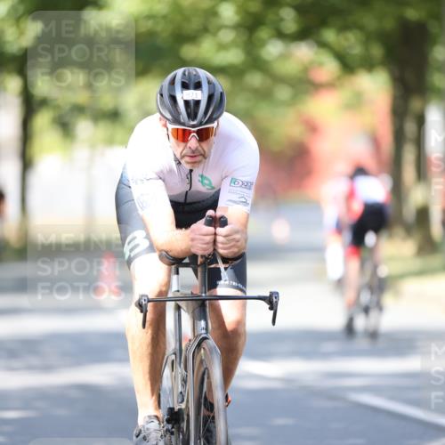 11.08.2024 - GEWOBA Citytriathlon Bremen H.Heesch http://msf.ph/oto/6782626 11.08.2024 11:51:32 Radfahren 793, 876, 993, 1034 meine-sportfotos.de