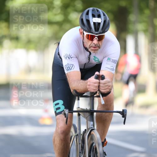 11.08.2024 - GEWOBA Citytriathlon Bremen H.Heesch http://msf.ph/oto/6782641 11.08.2024 11:51:32 Radfahren 793, 876, 993, 1034 meine-sportfotos.de