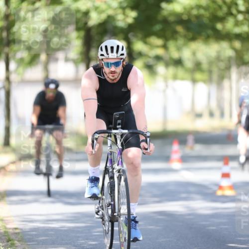 11.08.2024 - GEWOBA Citytriathlon Bremen H.Heesch http://msf.ph/oto/6782646 11.08.2024 11:51:36 Radfahren 793, 876, 993, 1034 meine-sportfotos.de