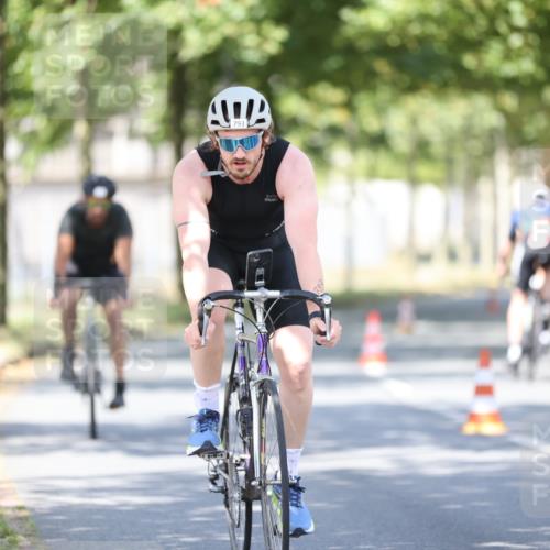 11.08.2024 - GEWOBA Citytriathlon Bremen H.Heesch http://msf.ph/oto/6782648 11.08.2024 11:51:36 Radfahren 793, 876, 993, 1034 meine-sportfotos.de
