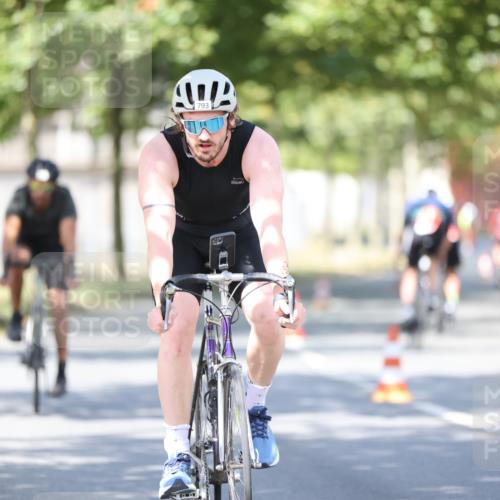 11.08.2024 - GEWOBA Citytriathlon Bremen H.Heesch http://msf.ph/oto/6782659 11.08.2024 11:51:37 Radfahren 793, 876, 993, 1034 meine-sportfotos.de
