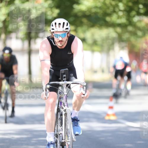 11.08.2024 - GEWOBA Citytriathlon Bremen H.Heesch http://msf.ph/oto/6782663 11.08.2024 11:51:37 Radfahren 793, 876, 993, 1034 meine-sportfotos.de