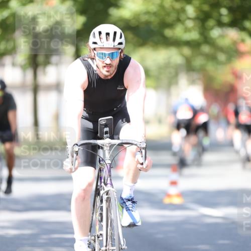 11.08.2024 - GEWOBA Citytriathlon Bremen H.Heesch http://msf.ph/oto/6782670 11.08.2024 11:51:37 Radfahren 793, 876, 993, 1034 meine-sportfotos.de
