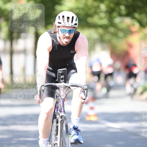 11.08.2024 - GEWOBA Citytriathlon Bremen H.Heesch http://msf.ph/oto/6782677 11.08.2024 11:51:37 Radfahren 793, 876, 993, 1034 meine-sportfotos.de