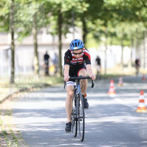 11.08.2024 - GEWOBA Citytriathlon Bremen H.Heesch http://msf.ph/oto/6782751 11.08.2024 11:51:47 Radfahren 793, 797, 817, 876, 988, 1034 meine-sportfotos.de