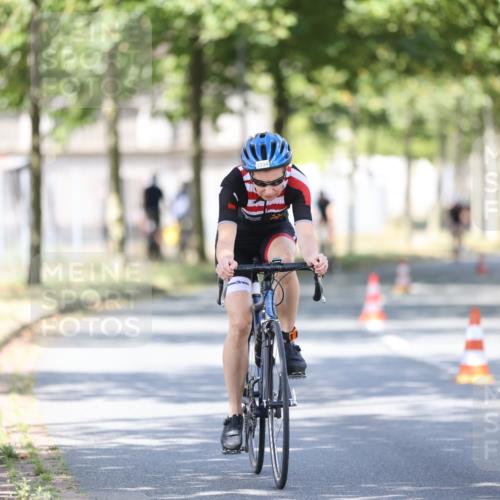 11.08.2024 - GEWOBA Citytriathlon Bremen H.Heesch http://msf.ph/oto/6782754 11.08.2024 11:51:47 Radfahren 793, 797, 817, 876, 988, 1034 meine-sportfotos.de
