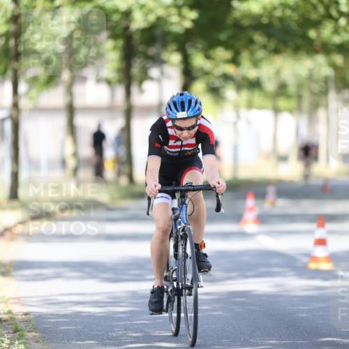 11.08.2024 - GEWOBA Citytriathlon Bremen H.Heesch http://msf.ph/oto/6782758 11.08.2024 11:51:47 Radfahren 793, 797, 817, 876, 988, 1034 meine-sportfotos.de