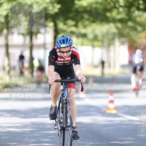 11.08.2024 - GEWOBA Citytriathlon Bremen H.Heesch http://msf.ph/oto/6782774 11.08.2024 11:51:47 Radfahren 793, 797, 817, 876, 988, 1034 meine-sportfotos.de