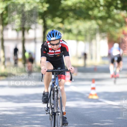 11.08.2024 - GEWOBA Citytriathlon Bremen H.Heesch http://msf.ph/oto/6782777 11.08.2024 11:51:47 Radfahren 793, 797, 817, 876, 988, 1034 meine-sportfotos.de