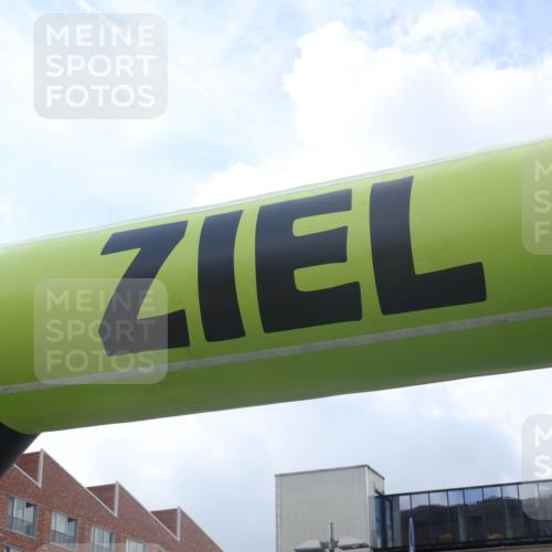 11.08.2024 - GEWOBA Citytriathlon Bremen Lena Gebhardt http://msf.ph/oto/6785686 11.08.2024 10:57:04 Ziel  meine-sportfotos.de