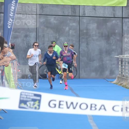 11.08.2024 - GEWOBA Citytriathlon Bremen Lena Gebhardt http://msf.ph/oto/6785706 11.08.2024 11:02:48 Ziel 63, 72 meine-sportfotos.de