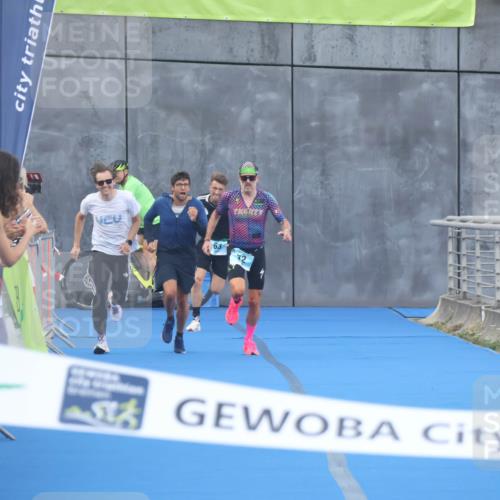 11.08.2024 - GEWOBA Citytriathlon Bremen Lena Gebhardt http://msf.ph/oto/6785715 11.08.2024 11:02:48 Ziel 63, 72 meine-sportfotos.de