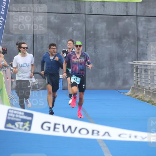 11.08.2024 - GEWOBA Citytriathlon Bremen Lena Gebhardt http://msf.ph/oto/6785735 11.08.2024 11:02:50 Ziel 63, 72 meine-sportfotos.de