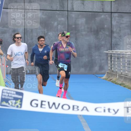 11.08.2024 - GEWOBA Citytriathlon Bremen Lena Gebhardt http://msf.ph/oto/6785745 11.08.2024 11:02:51 Ziel 63, 72 meine-sportfotos.de