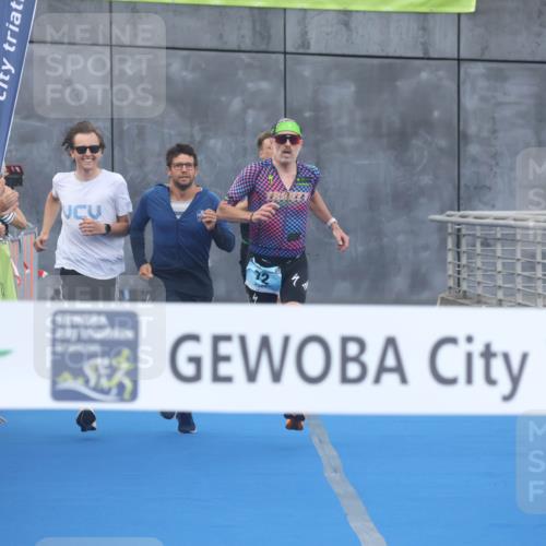 11.08.2024 - GEWOBA Citytriathlon Bremen Lena Gebhardt http://msf.ph/oto/6785755 11.08.2024 11:02:51 Ziel 63, 72 meine-sportfotos.de
