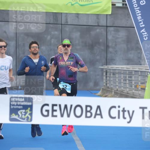 11.08.2024 - GEWOBA Citytriathlon Bremen Lena Gebhardt http://msf.ph/oto/6785773 11.08.2024 11:02:52 Ziel 63, 72 meine-sportfotos.de