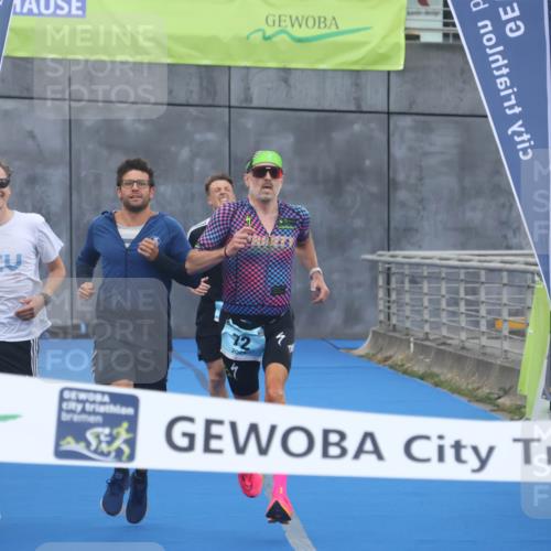 11.08.2024 - GEWOBA Citytriathlon Bremen Lena Gebhardt http://msf.ph/oto/6785779 11.08.2024 11:02:53 Ziel 63, 72 meine-sportfotos.de