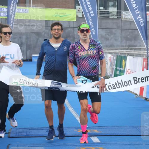 11.08.2024 - GEWOBA Citytriathlon Bremen Lena Gebhardt http://msf.ph/oto/6785853 11.08.2024 11:02:55 Ziel 63, 72 meine-sportfotos.de