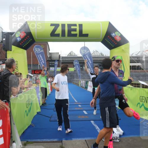 11.08.2024 - GEWOBA Citytriathlon Bremen Lena Gebhardt http://msf.ph/oto/6785925 11.08.2024 11:02:58 Ziel 63, 72 meine-sportfotos.de