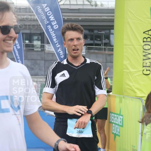 11.08.2024 - GEWOBA Citytriathlon Bremen Lena Gebhardt http://msf.ph/oto/6785959 11.08.2024 11:03:00 Ziel 63, 72 meine-sportfotos.de