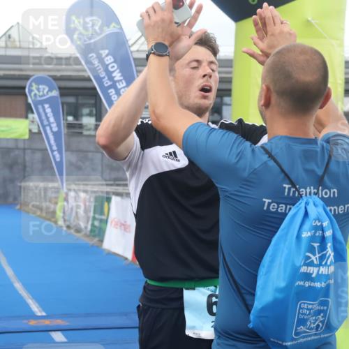 11.08.2024 - GEWOBA Citytriathlon Bremen Lena Gebhardt http://msf.ph/oto/6785965 11.08.2024 11:03:01 Ziel 63, 72 meine-sportfotos.de