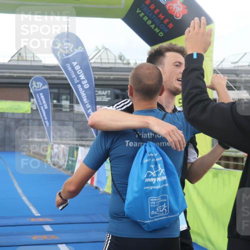 11.08.2024 - GEWOBA Citytriathlon Bremen Lena Gebhardt http://msf.ph/oto/6785978 11.08.2024 11:03:02 Ziel 63, 72 meine-sportfotos.de