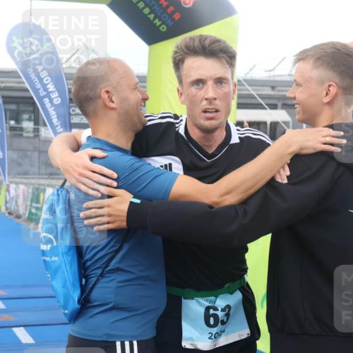 11.08.2024 - GEWOBA Citytriathlon Bremen Lena Gebhardt http://msf.ph/oto/6786008 11.08.2024 11:03:04 Ziel 63 meine-sportfotos.de